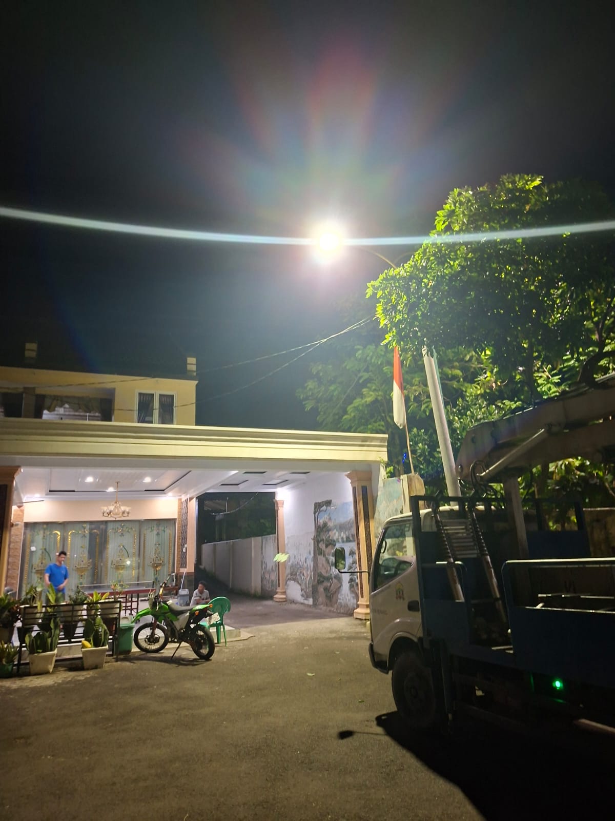 Perbaikan jaringan dan pergantian lampu 1 titik di kediaman mantan walikota safrudin.