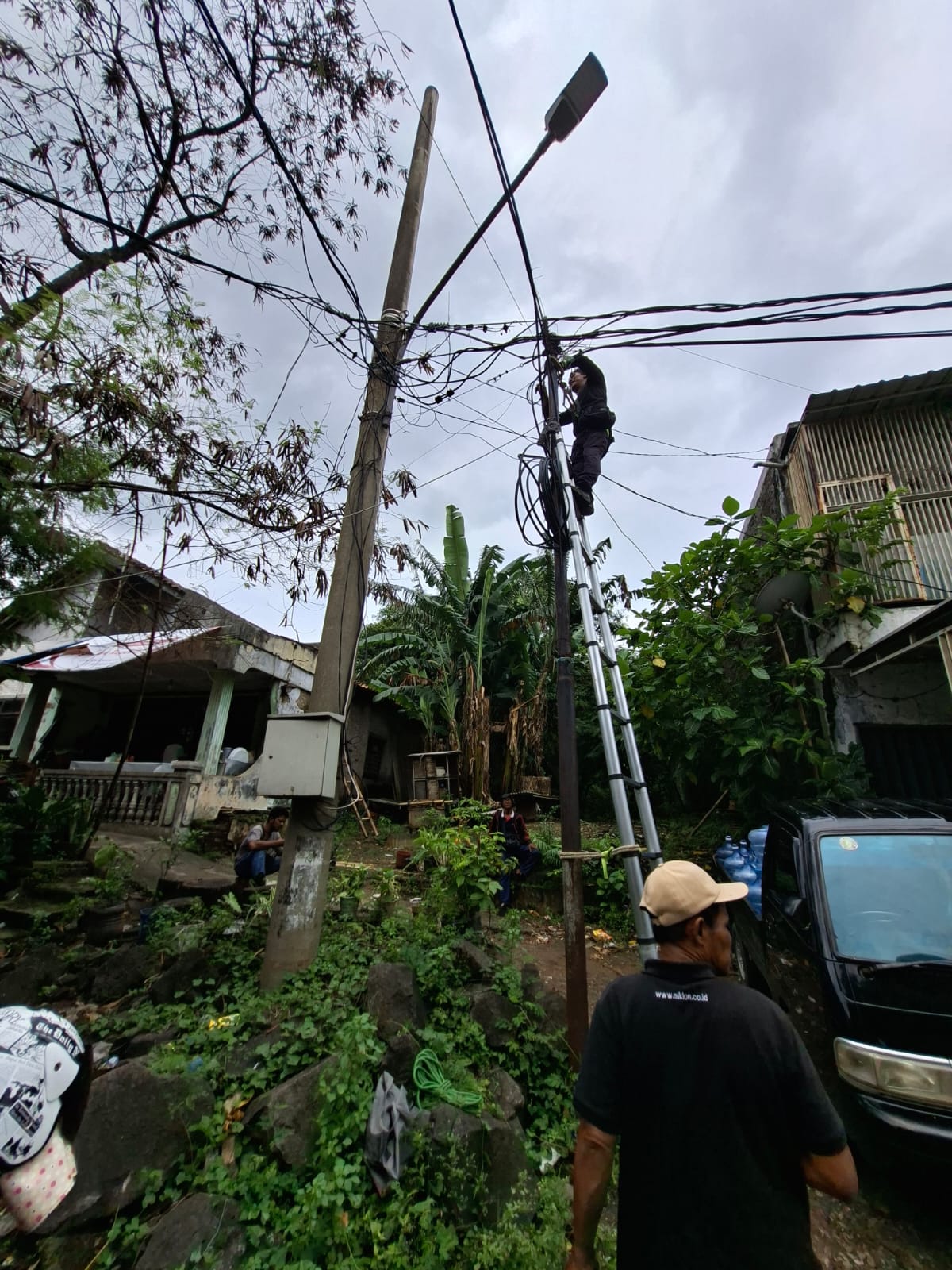 Kegiatan penerangan jalan umum(PJU) Perbaikan jaringan panel di psar lama dan pergantian lampu baru 2 titik