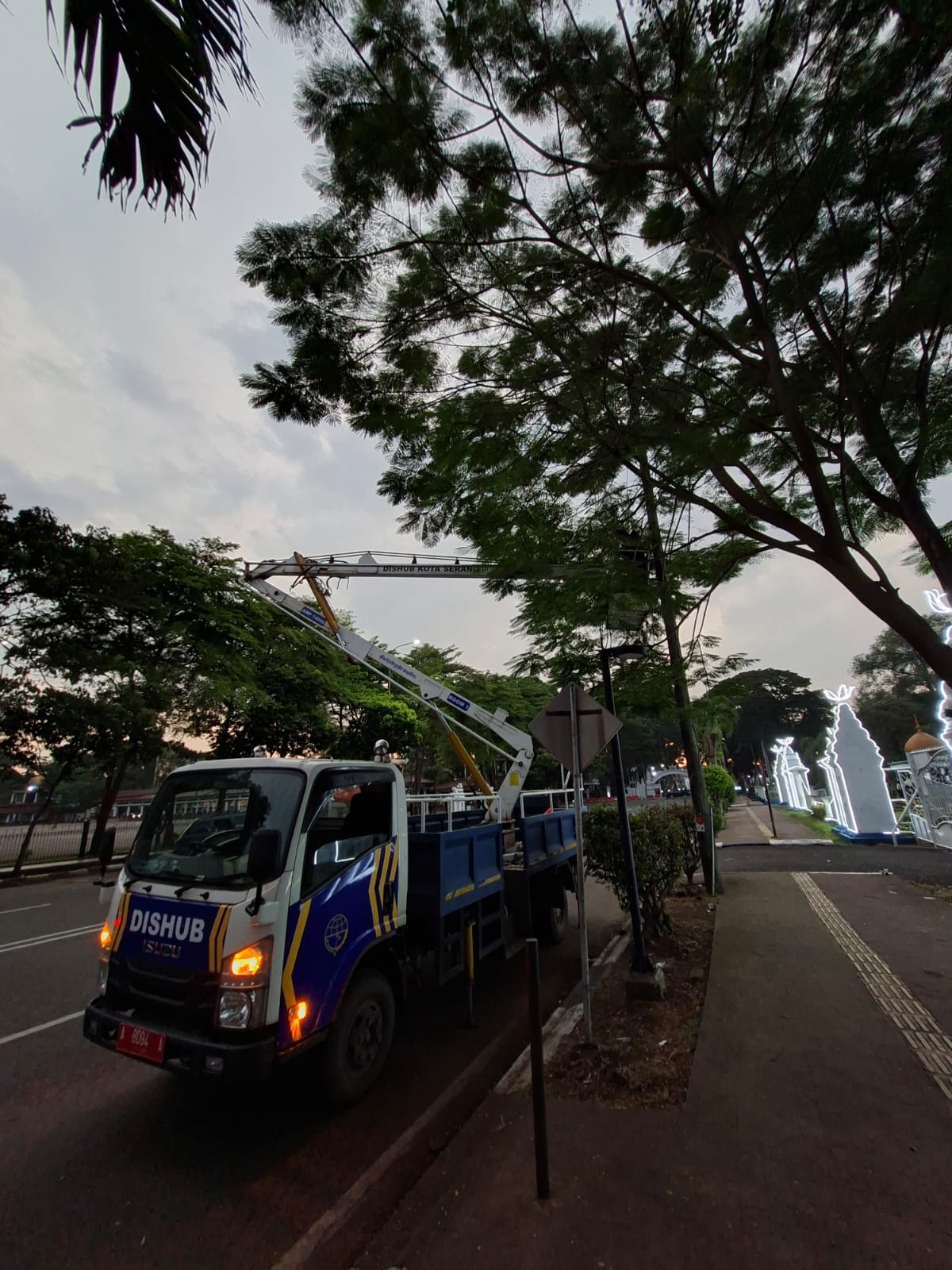 kegiatan penerangan jalan umum(PJU)Dinas Perhubungan Kota Serang Perbaikan jaringan Lokasi kantor bupati alun2