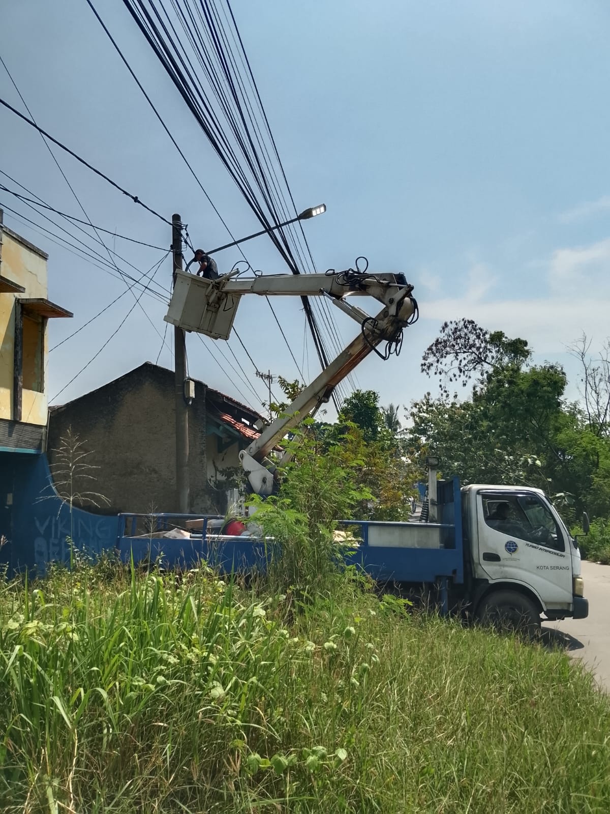 kegiatan perbaikan PJU Dinas Perhubungan Kota Serang