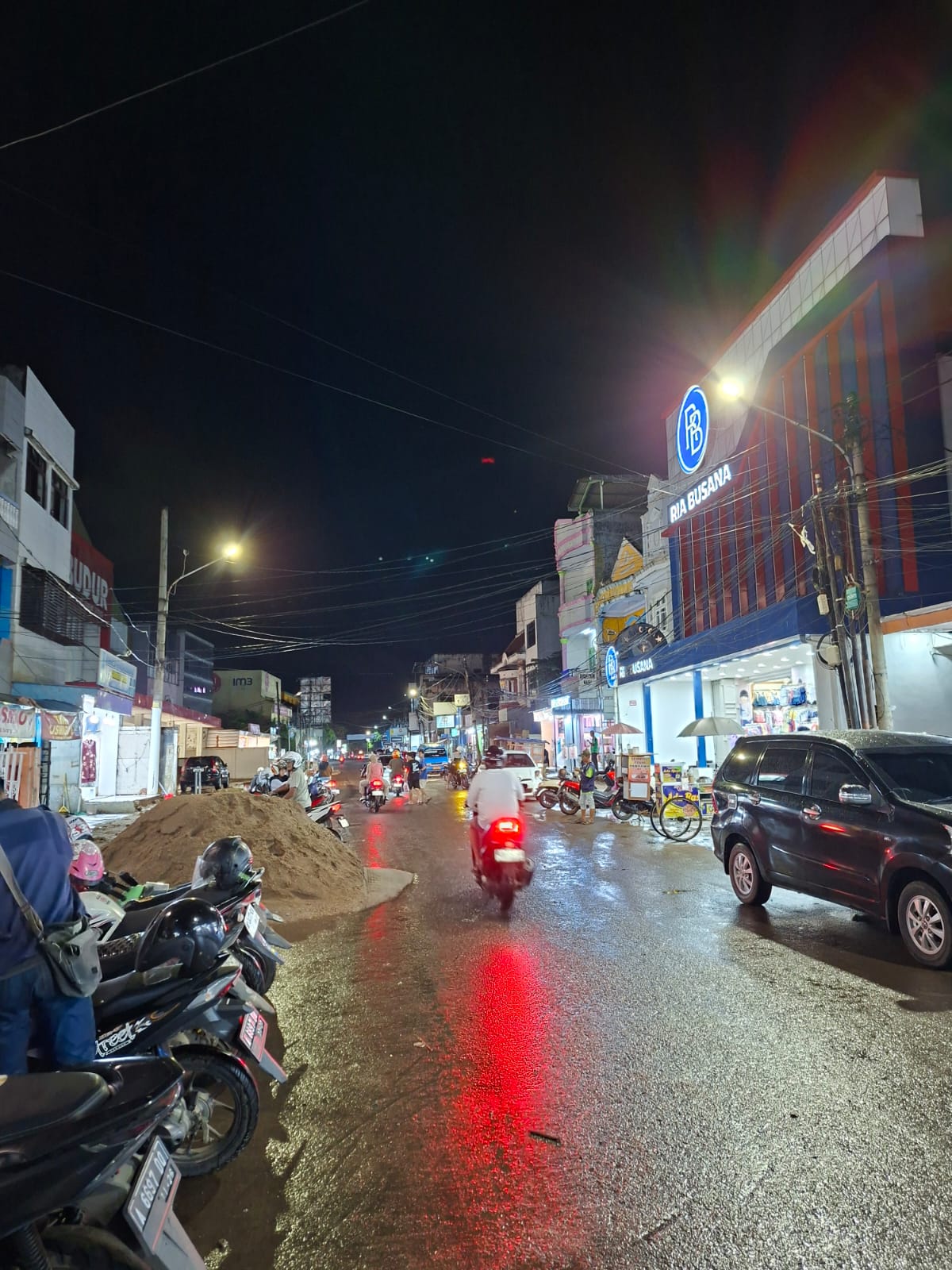 Kegiatan Penerangan jalan umum(PJU)Dinas Perhubung Kota Serang Menindaklanjuti laporan warga perihal lampu padam telah dilakukan pergantian lampu 5 titik di jl. Juhdi royal