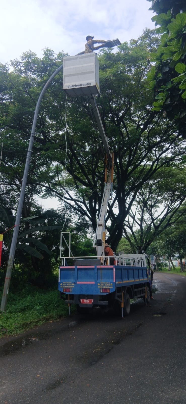 Kegiatan Penerangan jalan umum(PJU) Dinas Perhubungan Kota Serang Perbaikan jaringan dan pergantian lampu 5 titik lokasi KSB.