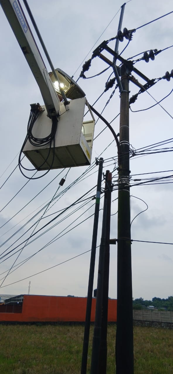 kegiatan perbaikan penerangan jalan umum(PJU) Dinas Perhubungan Kota Serang 1. Perbaikan jaringan mulai dr Rs DKT s/d kantor pajak d jln jend A yani 2. Pergantian lampu 1 titik menggunakan  lokasi perum cempaka