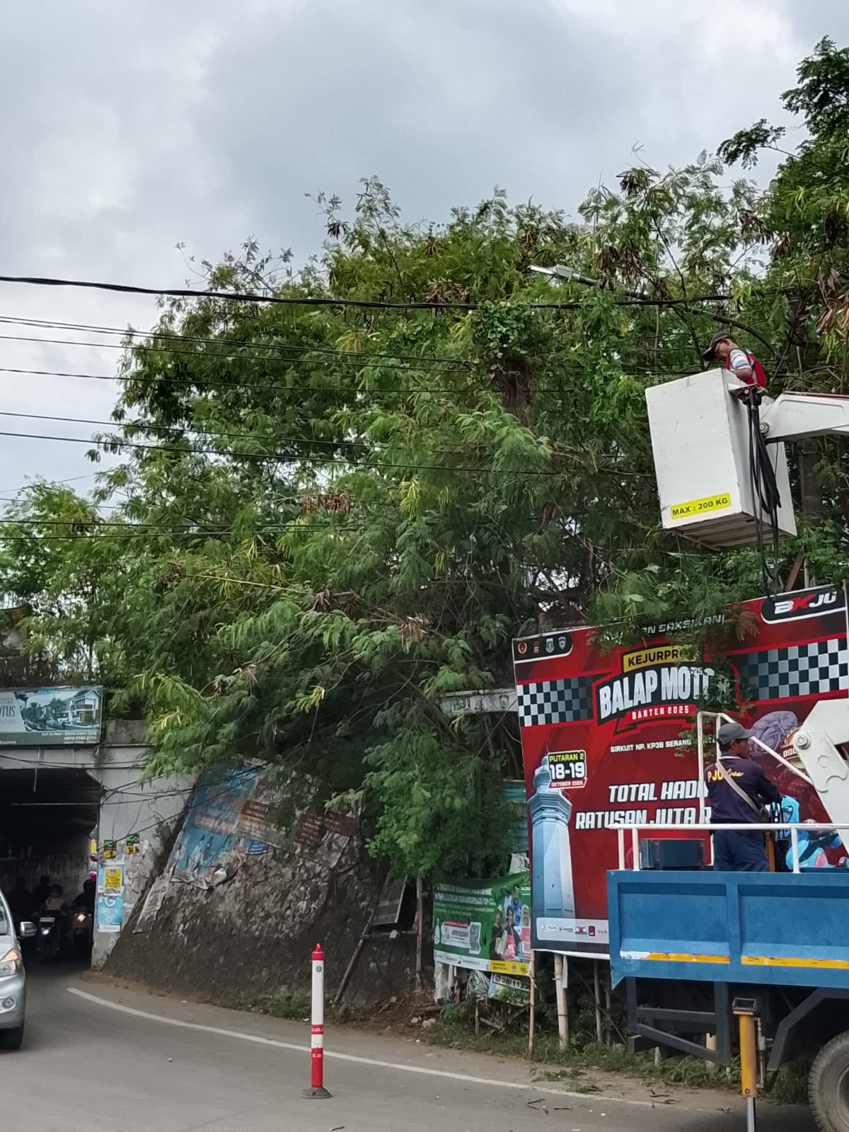 Kegiatan Perbaikan Penerangan jalan umum(PJU) Dinas Perhubungan Kota Serang Perbaikan Jaringan dan pergantian Lampu