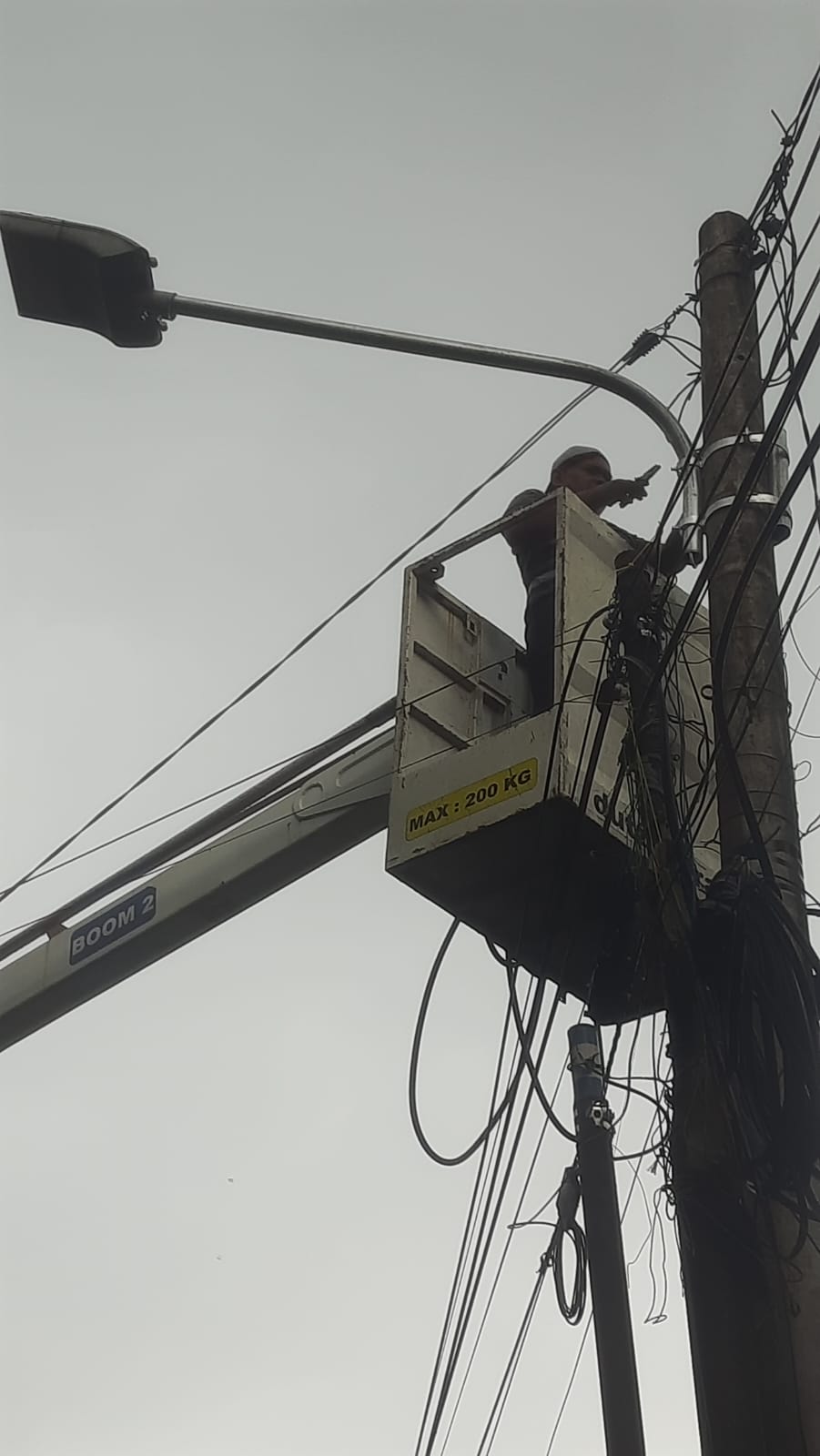 Kegiatan Penerangan Jalan Umum(PJU) Dinas Perhubungan Kota Serang pemasangan dan Penarikan jaringan 5titik Lokasi Dalung