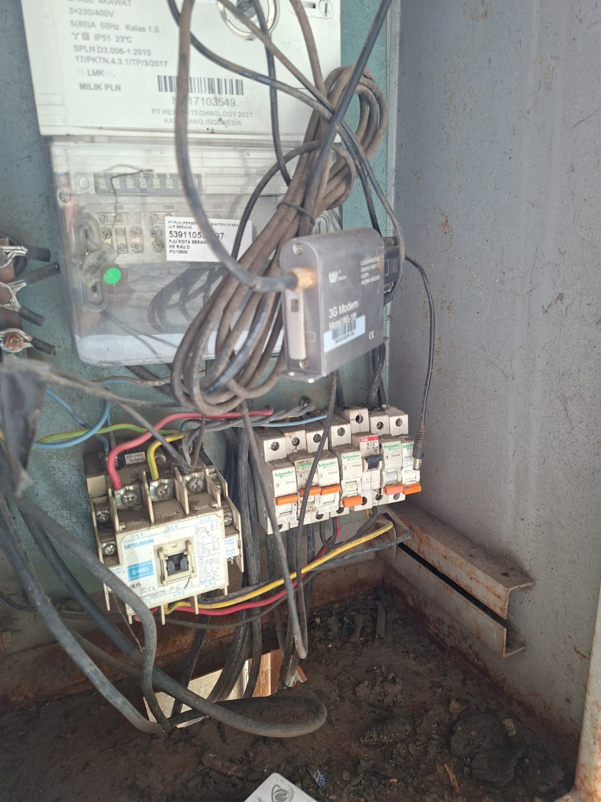 Kegiatan perbaikan Penerangan jalan umum(PJU)Dinas Perhubungan Kota Serang Perbaikan jaringan dan panel Lokasi Rau