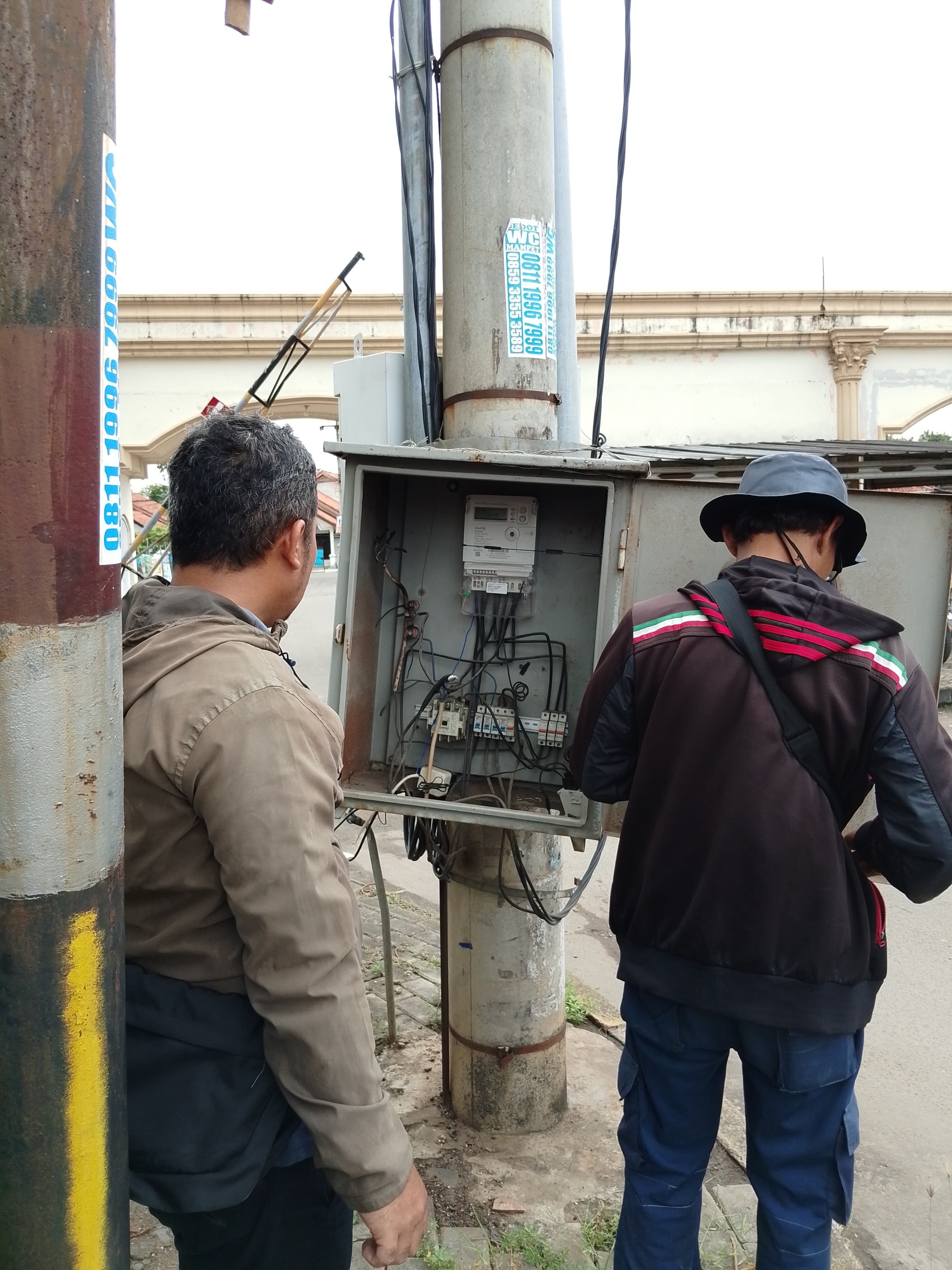 kegiatan perbaikan penerangan jalan umum(PJU)Dinas Perhubungan kota serang Perbaikan jaringan, pergantian kontaktor dan pergantian lampu 4 titik, lokasi GPA