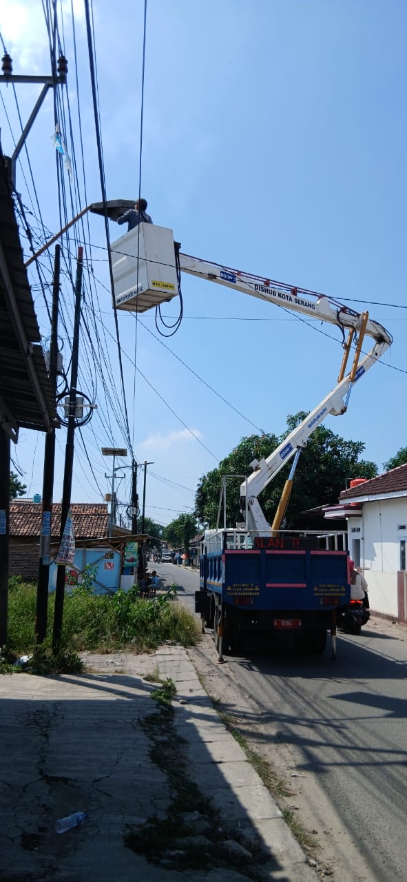 Kegiatan perbaikan penerangan jalan umum(PJU)Dinas perhubungan kota serang  Pergantian lampu  4 titik lokasi jl. taman mutiara dan Penyambungan kabel yg terbakar, lokasi KSB
