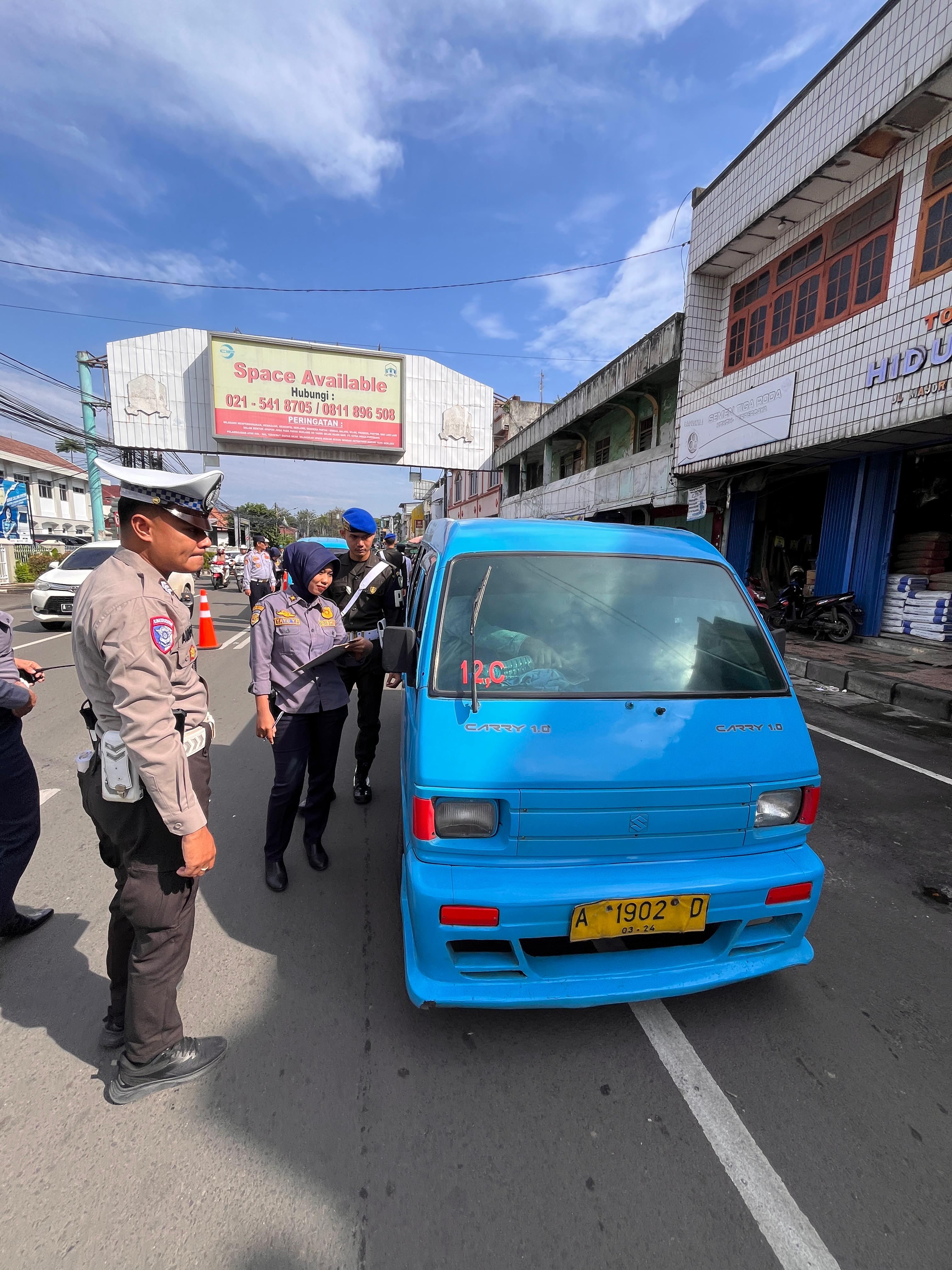 Operasi Tertib Trayek di beberapa titik strategis ketertiban, keselamatan, dan kenyamanan transportasi umum lokasi Kota Serang