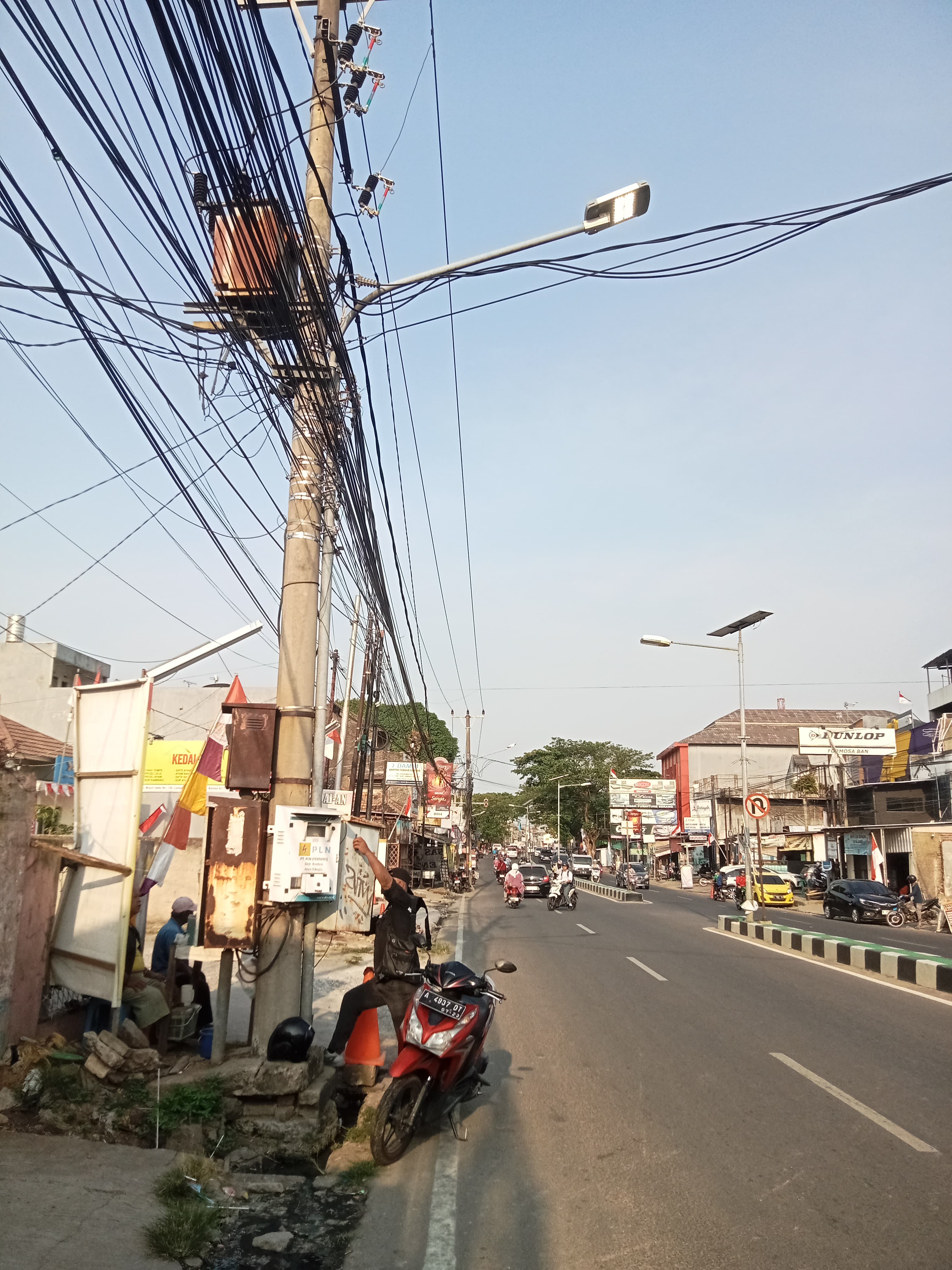 Kegiatan pengecekan panel Damri di Jl.Mayor Syafei