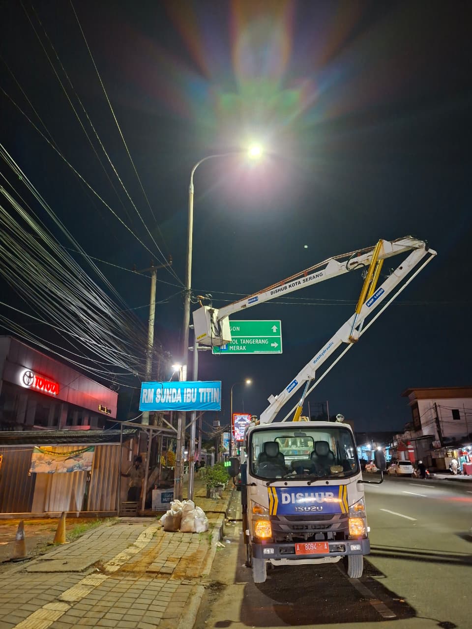Kegiatan penerangan jalan umum(PJU)Dinas perhubungan kota serang Pergantian lampu 5 titik lokasi  jl. Jendral sudirman.