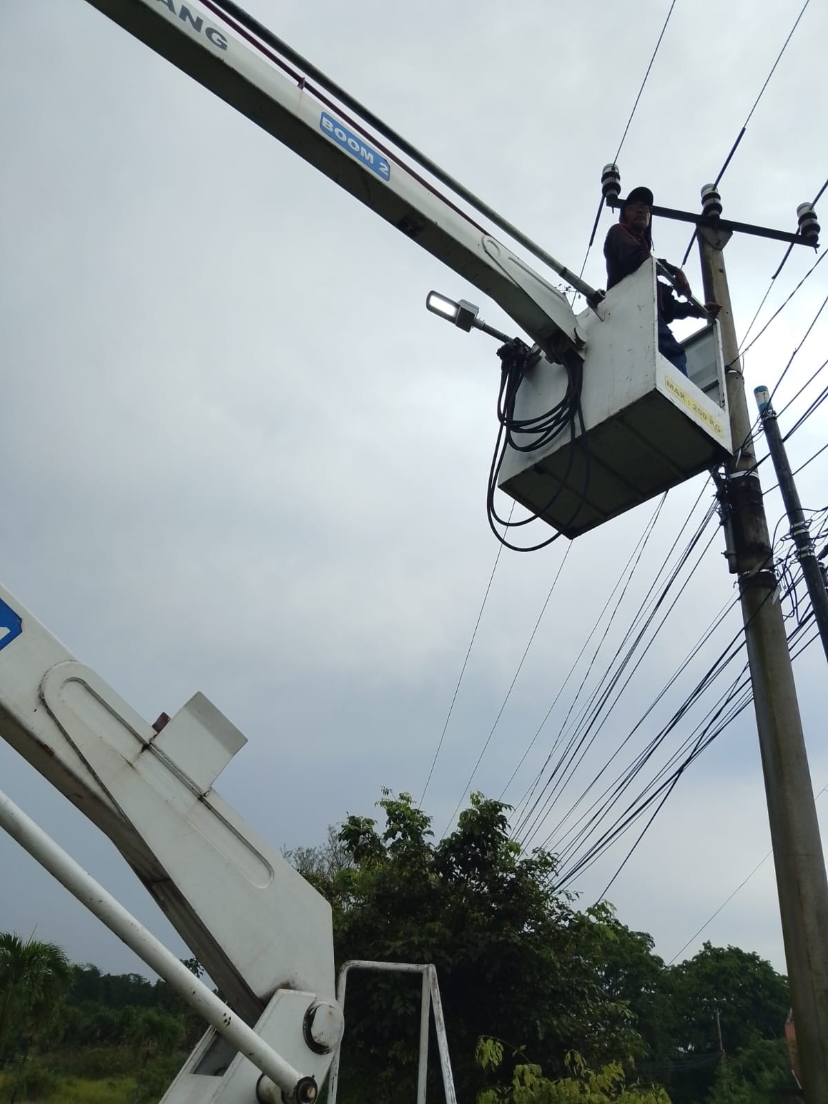Kegiatan Perbaikan Penerangan Jalan Umum(PJU) Dinas Perhubungan Kota Serang Perbaikan Pergantian  Lampu 5 titik Lokasi Citra Gading