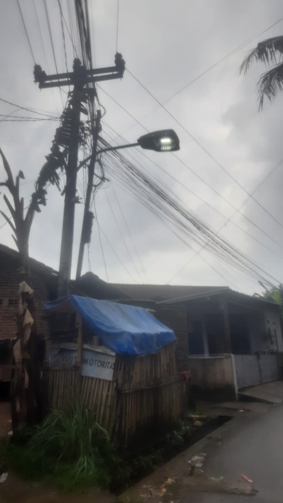 kegiatan penerangan jalan umum(PJU) Dinas Perhubungan Kota Serang Penormalisasian panel pju kp cibetung