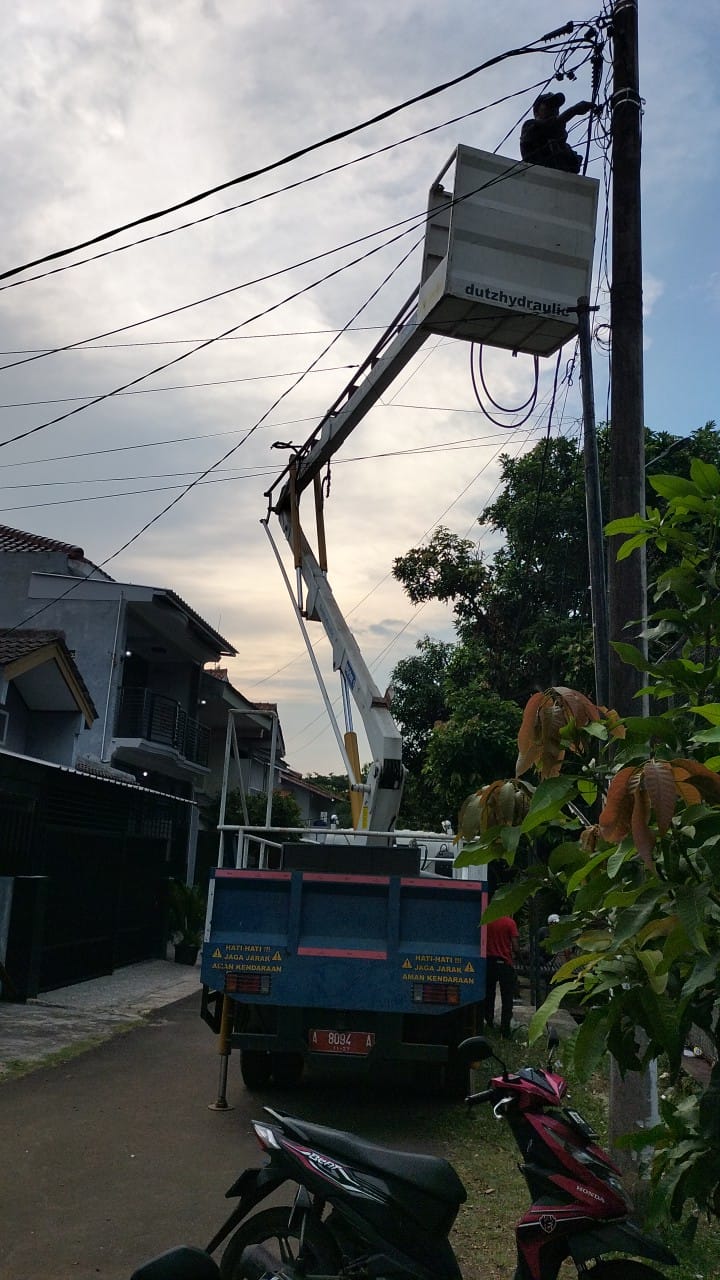 Kegiatan Perbaikan Penerangan Jalan Umum(PJU)Dinas Perhubungan Kota Serang Perbaikan jaringan lokasi Lebak Indah